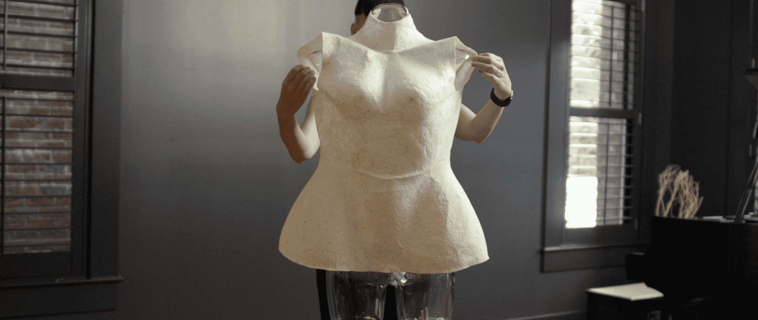 Maria+taking+off+garment simplifyber